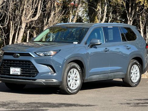 Used 2025 Toyota Grand Highlander AWD image 8