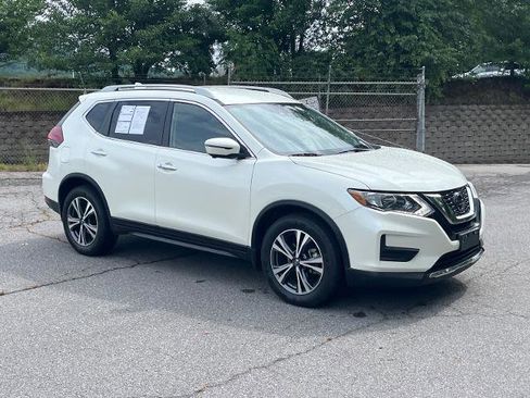 Used 2019 Nissan Rogue SV w/ Premium Package FWD image 1
