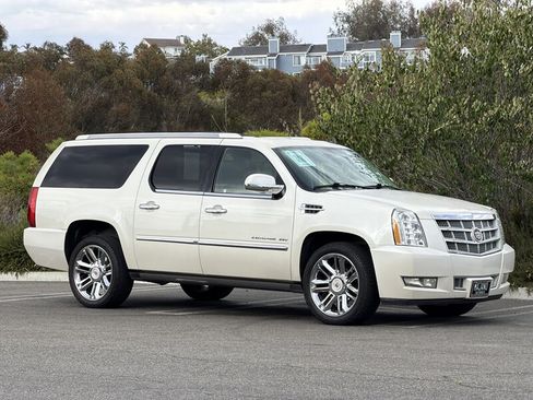 Used 2014 Cadillac Escalade ESV Platinum AWD/4WD image 8
