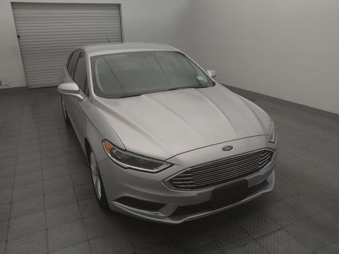 Used 2018 Ford Fusion SE w/ Fusion SE Technology Package FWD image 14