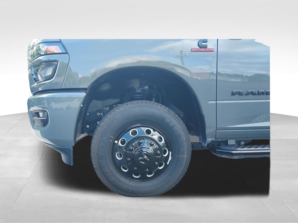 New 2026 RAM 3500 Big Horn AWD/4WD image 25