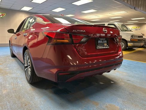 Used 2025 Nissan Altima 2.5 SV image 9