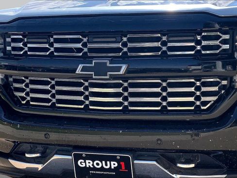 Used 2018 Chevrolet Silverado 1500 High Country AWD/4WD image 30