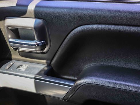 Used 2018 Chevrolet Silverado 1500 LT w/ Midnight Edition image 14