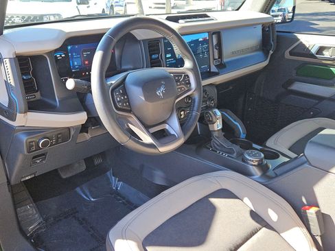 Used 2023 Ford Bronco Wildtrak image 12