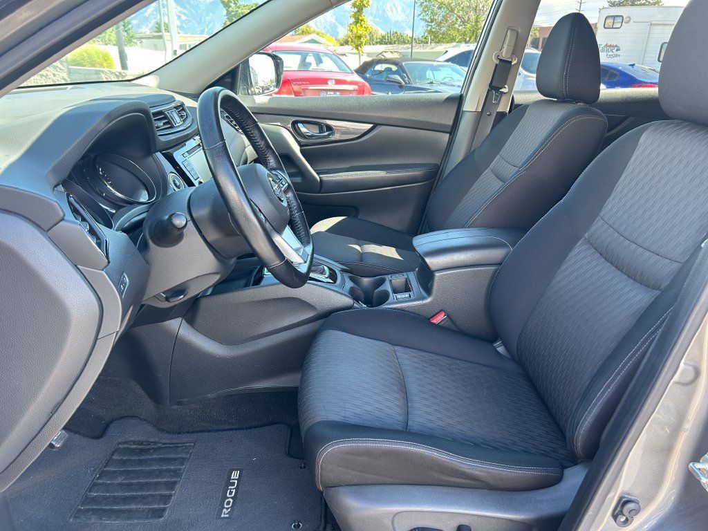 Used 2018 Nissan Rogue SV AWD/4WD image 50