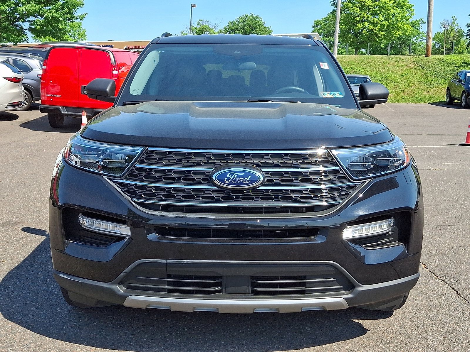 Used 2023 Ford Explorer XLT w/ Equipment Group 202A AWD/4WD image 2