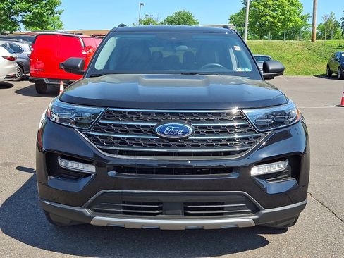Used 2023 Ford Explorer XLT w/ Equipment Group 202A AWD/4WD image 2