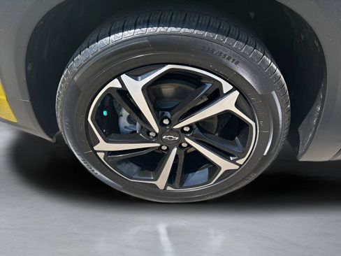 Used 2023 Chevrolet TrailBlazer RS w/ Sun and Liftgate Package FWD image 33