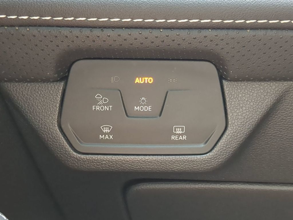 Certified 2024 Volkswagen Atlas Cross Sport SEL Premium R-Line AWD/4WD image 30