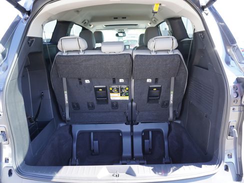 Used 2025 Toyota Sienna XLE image 12