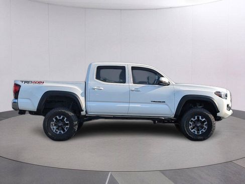 Used 2019 Toyota Tacoma TRD Off-Road AWD/4WD image 6
