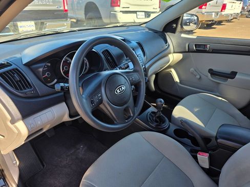 Used 2010 Kia Forte LX w/ Convenience Pkg FWD image 9