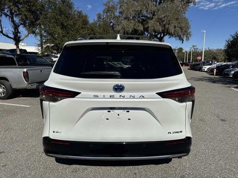 New 2025 Toyota Sienna Platinum image 3
