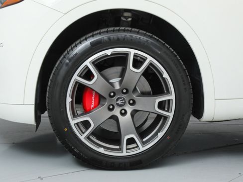 Certified 2023 Maserati Levante GT AWD/4WD image 21