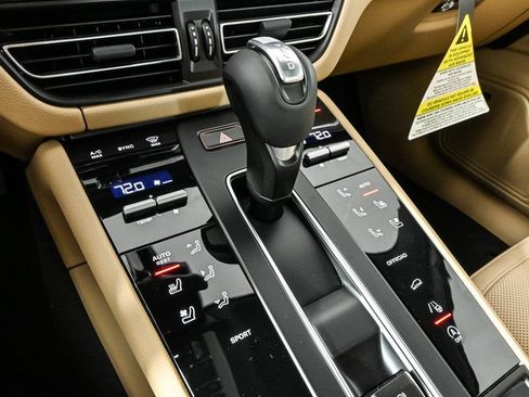 Used 2026 Porsche Macan AWD/4WD image 18