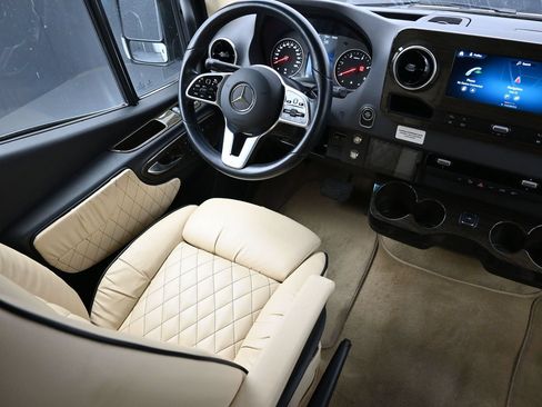 Used 2020 Mercedes-Benz Sprinter 2500 image 39