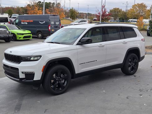 New 2025 Jeep Grand Cherokee L Limited w/ Black Appearance Package image 3