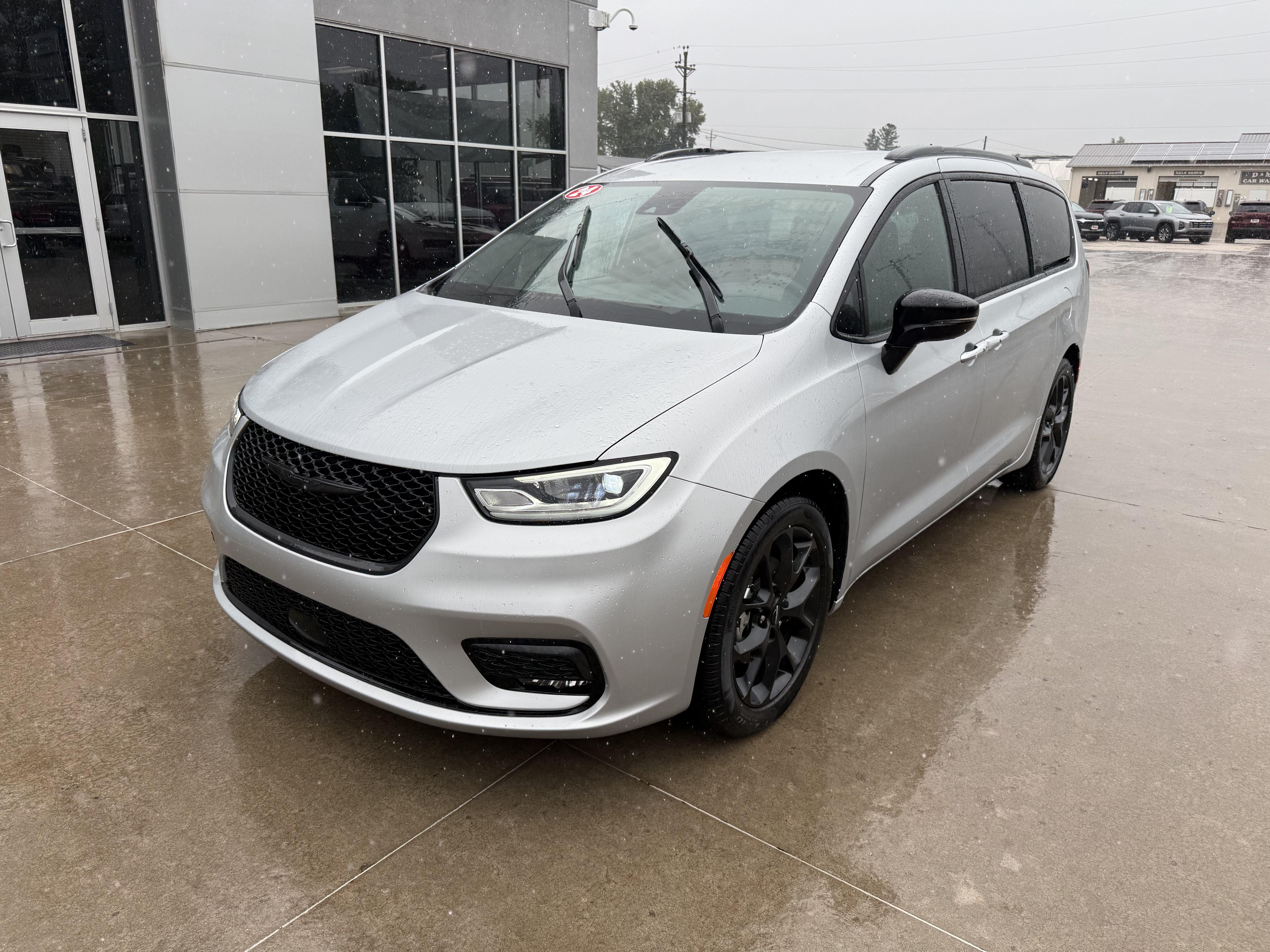 Used 2024 Chrysler Pacifica Touring-L w/ S Appearance Package FWD image 31