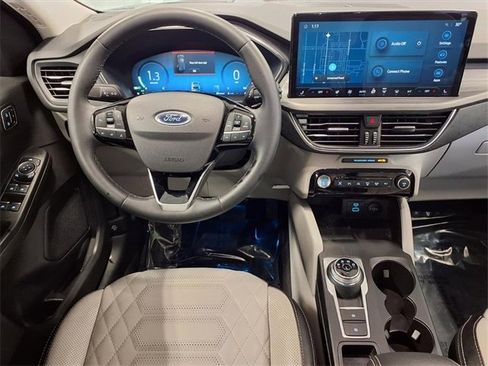 Certified 2023 Ford Escape Platinum w/ Premium Technology Package image 7