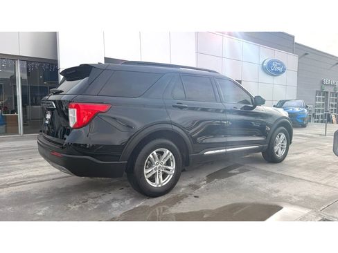 Used 2020 Ford Explorer XLT w/ Equipment Group 202A image 9