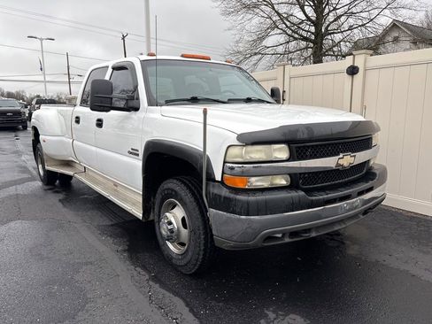 Used 2002 Chevrolet Silverado 3500 LS image 2