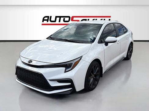 Used 2026 Toyota Corolla SE FWD image 3