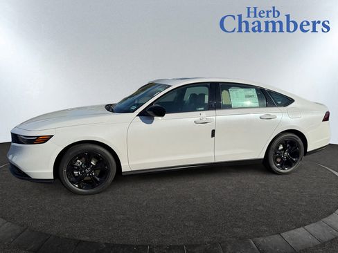 Used 2025 Honda Accord SE image 4