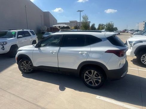 Used 2023 Kia Seltos S FWD image 4