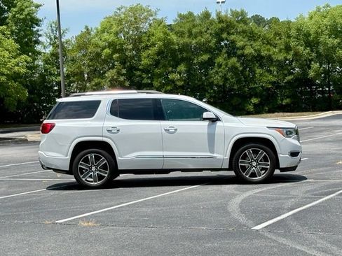 Used 2018 GMC Acadia Denali w/ Technology Package FWD image 9