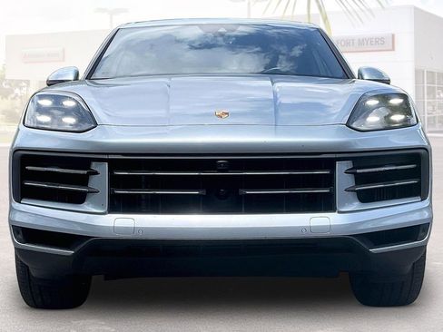 Used 2025 Porsche Cayenne AWD/4WD image 24