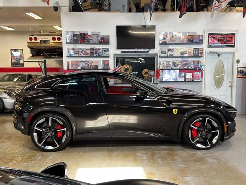 Used 2023 Ferrari Purosangue AWD/4WD image 5