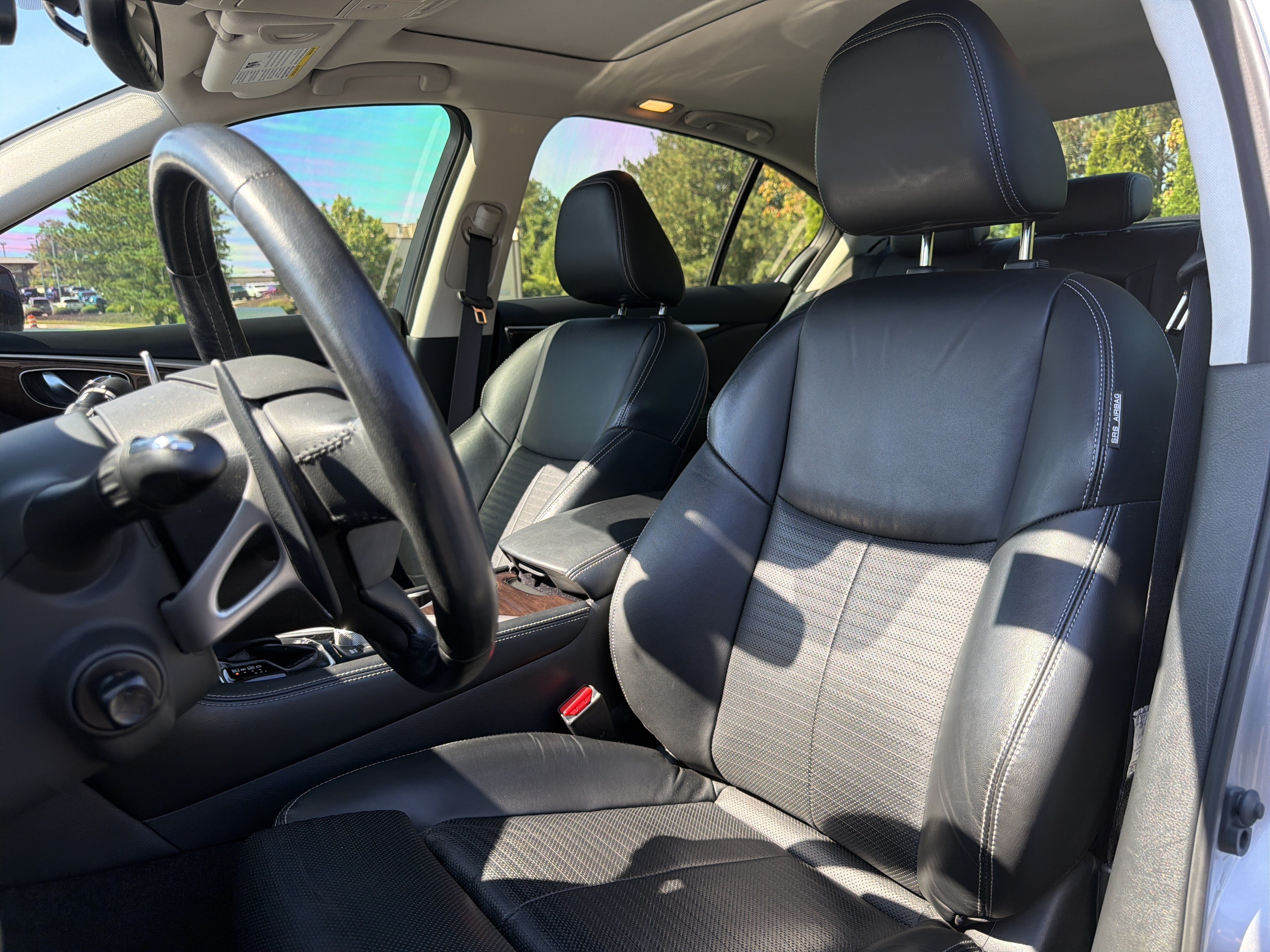Used 2015 INFINITI Q50 Hybrid AWD w/ Deluxe Technology Package image 7