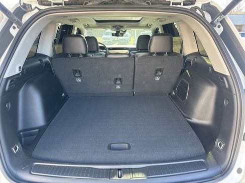 Used 2024 Jeep Grand Cherokee Limited w/ Luxury Tech Group II AWD/4WD image 10