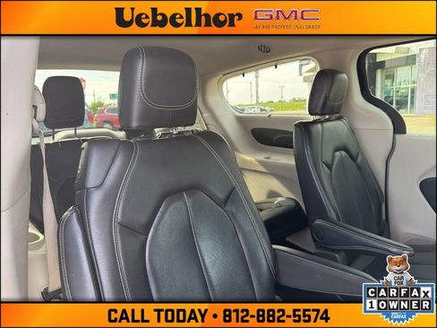 Used 2022 Chrysler Pacifica Touring-L FWD image 5