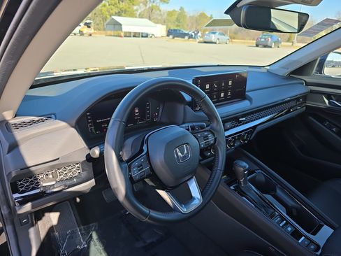 Used 2024 Honda Accord Touring image 15