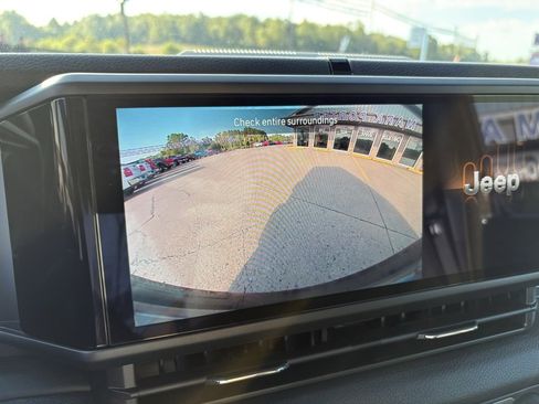 Used 2025 Jeep Wrangler Sport image 50