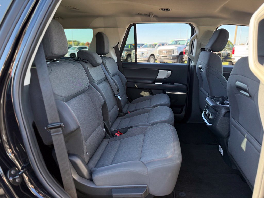Used 2025 Ford Expedition Active AWD/4WD image 18