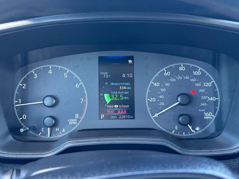 Used 2025 Toyota Corolla LE FWD image 40