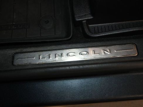 Used 2023 Lincoln Nautilus AWD w/ Premium Package image 7