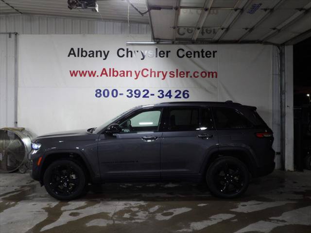 Certified 2024 Jeep Grand Cherokee Limited w/ Black Appearance Package AWD/4WD image 1