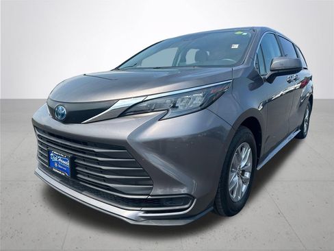 Certified 2024 Toyota Sienna LE FWD image 2