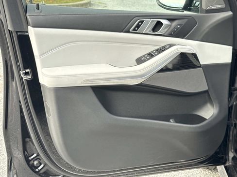 Used 2024 BMW X5 xDrive40i w/ M Sport Package image 26