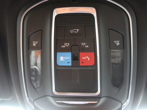 Used 2024 Jeep Grand Cherokee Altitude AWD/4WD image 51
