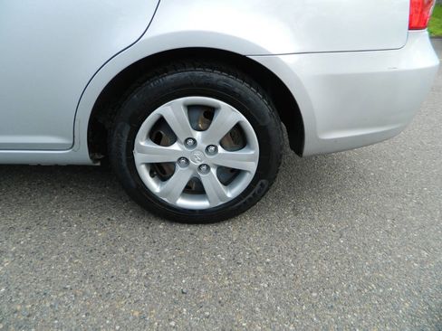 Used 2011 Hyundai Accent GLS image 23