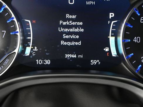 Used 2025 Chrysler Pacifica Limited FWD image 37