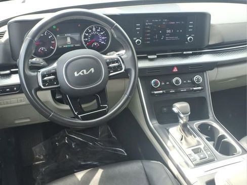 Used 2024 Kia Carnival LX image 6
