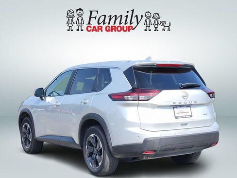Used 2025 Nissan Rogue SV AWD/4WD image 3