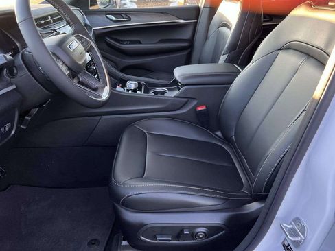 New 2025 Jeep Grand Cherokee L Limited w/ Black Appearance Package image 6