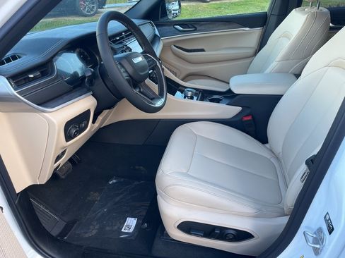 New 2025 Jeep Grand Cherokee Limited image 19